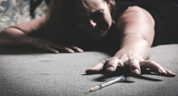 L'eroina e l'inferno delle droghe la pandemia dei disperati