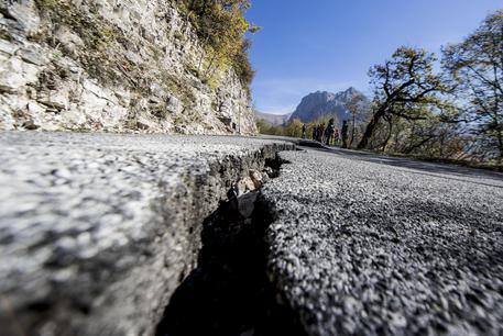 A view of deep rift asphalt road near Ussita, in Macerata province, one of the most affected by the earthquake of three days ago in Central Italy, October 29, 2016 ANSA/ MASSIMO PERCOSSI