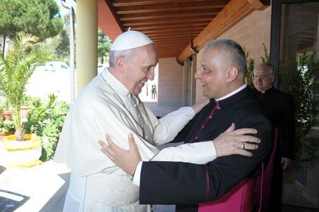 Nuovo arcivescovo Sassari mons. Gianfranco Saba e Papa Francesco