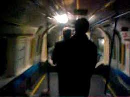 Terroristi attorno attentato esempio alla metro di Londra