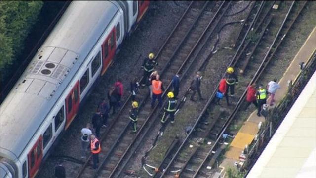 Terroristi attorno: attentato esempio alla metro di Londra