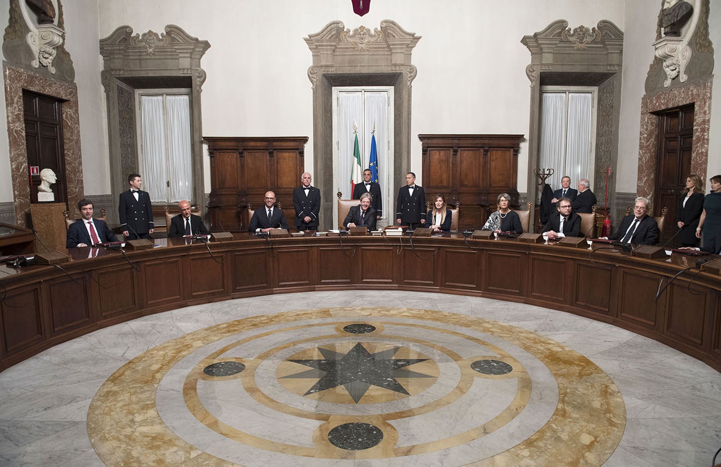 Nomine prefetti e top manager alitalia zero zero news for Struttura del parlamento italiano