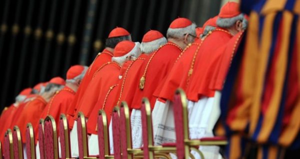 Vaticano tradizionalisti in rivolta contro Papa Francesco