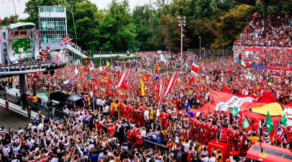 Ferrari Monza al fiele Vettel in testa coda Raikkonen terzo