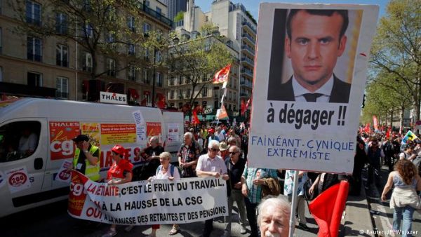 Fiamme anti Macron la Francia dice basta