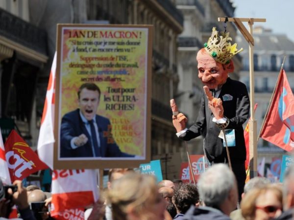Fiamme anti Macron la Francia dice basta