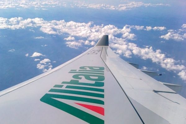 Alitalia rotte e deficit senza paracadute