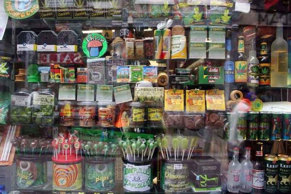 Salvini sigilli e chiusura per tutti i cannabis shop
