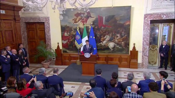 Vietnam in salsa Conte e il bluff della crisi 