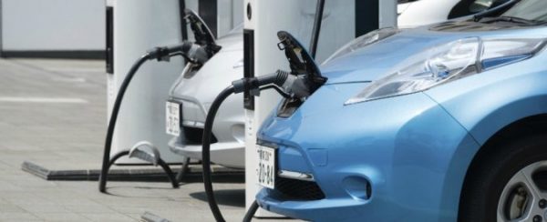 Auto elettrica piace a tutti ma pochi l'acquistano
