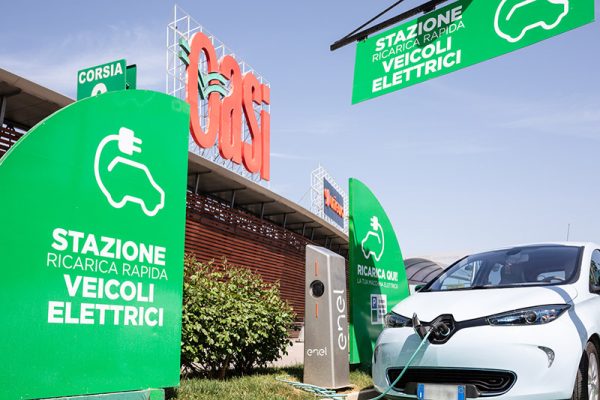 Auto elettrica piace a tutti ma pochi l'acquistano