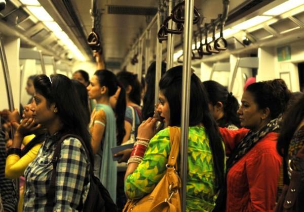 India svolta anti stupri trasporti gratis per le donne
