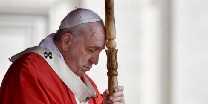 Papa Francesco sotto attacco Chiesa divisa