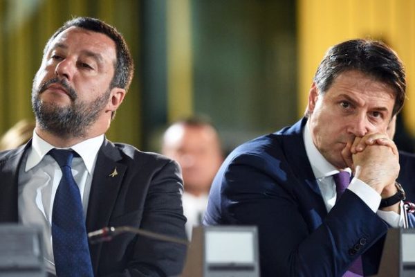 Salvini fra l’incudine di Giorgetti e il martello di Conte