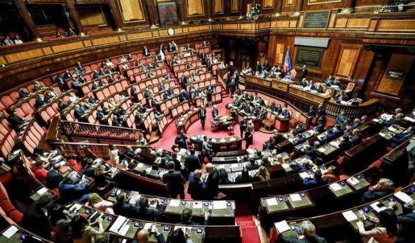Duello Conte Salvini che allude al governo Alpa Zeta