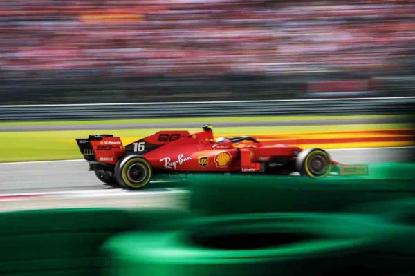 LeClerc domina a Monza e scatena il delirio Ferrari