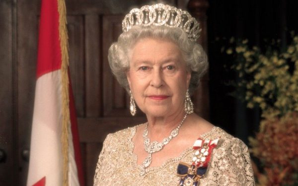 Royal exit la Regina Elisabetta pronta a ritirarsi a 95 anni