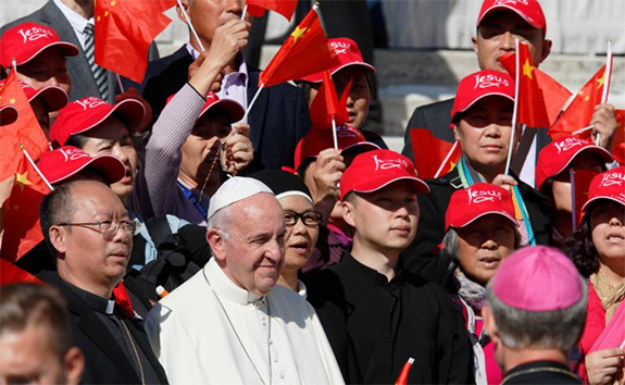 Papa in Cina 欢迎 huānyíng benvenuto Bergoglio