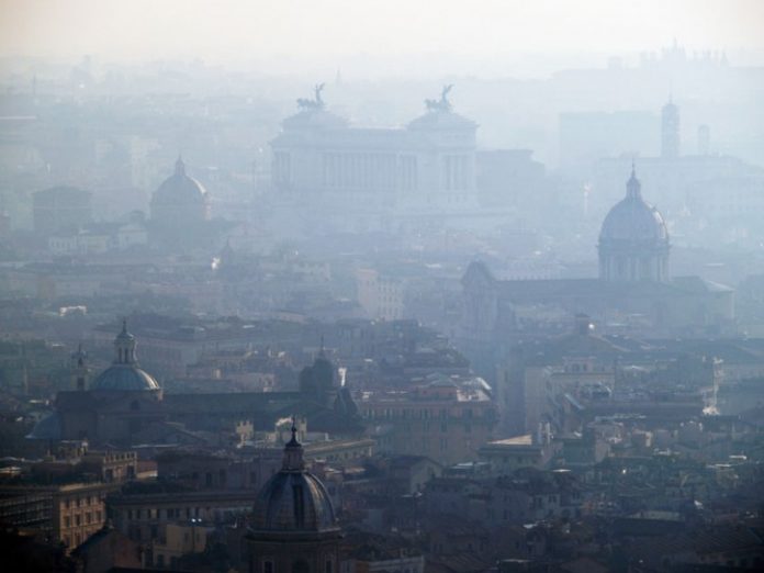 Italia smog come sopravvivere nelle città più inquinate