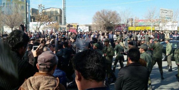 L'Iran moderno soffocato dal sangue di Teheran