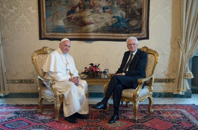 Mattarella e il Papa commuovono e scuotono il Paese