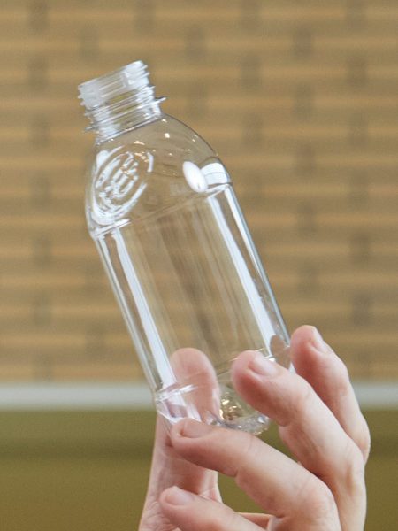 Bottiglie vegetali e addio alla plastica