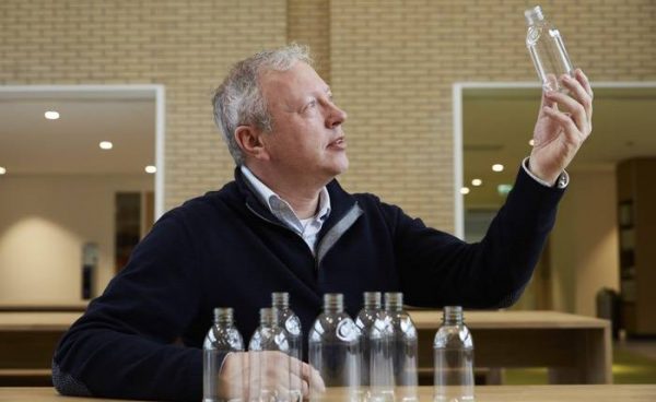 Bottiglie vegetali e addio alla plastica