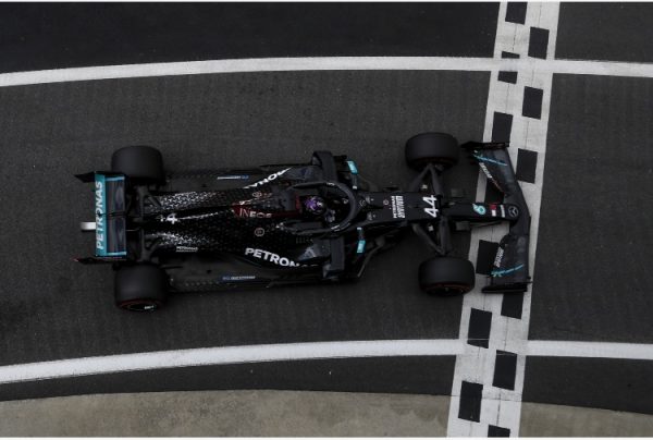 Silverstone: Hamilton vince su tre ruote Leclerc terzo 