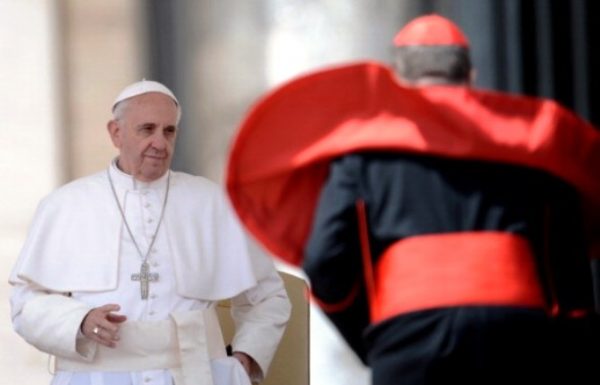 Il Papa al Gemelli e gli interrogativi sulla salute di Francesco