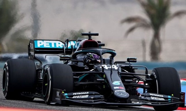 Hamilton vince pure in Bahrain Ferrari perse nel desert