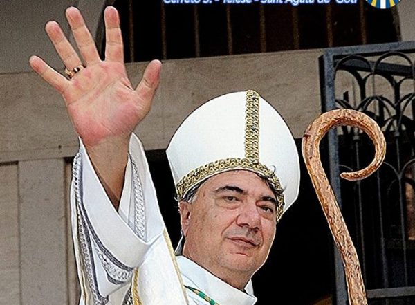 Papa Francesco avvia da Napoli il dopo Ratzinger