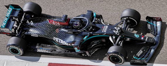 F1 Verstappen batte le Mercedes e doppia le Ferrari