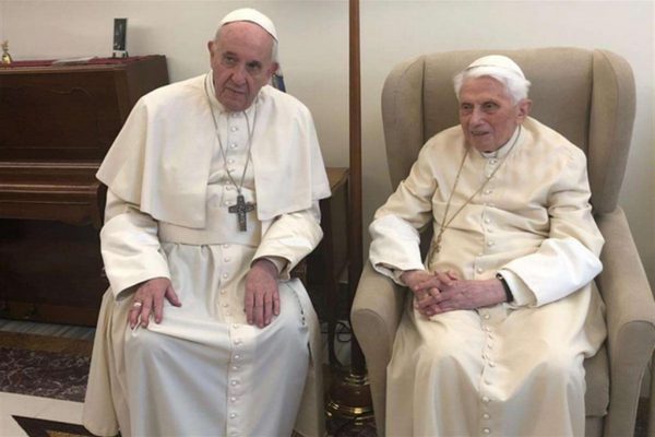 Papa Francesco avvia da Napoli il dopo Ratzinger