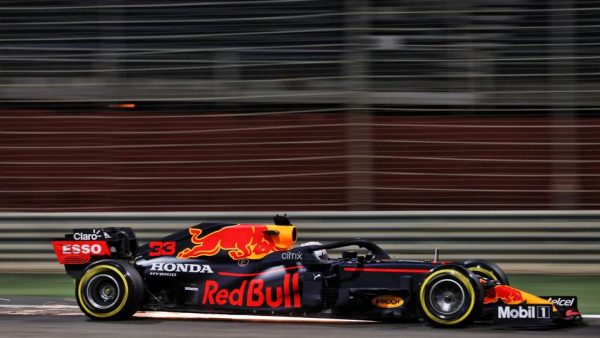 F1 Hamilton firma il GP Bahrain Ferrari lontane dal podio