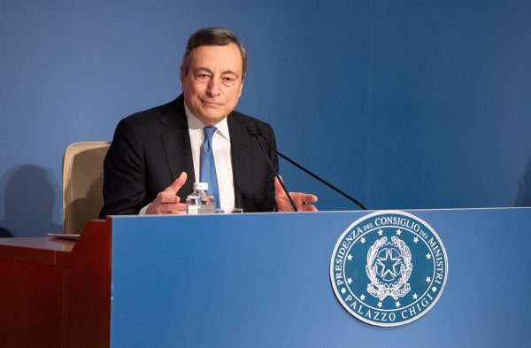 Selfie incrociati fra Mattarella e Draghi