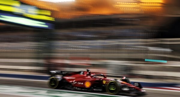 Gp Arabia: Verstappen ruba la vittoria alla Ferrari di Leclerc