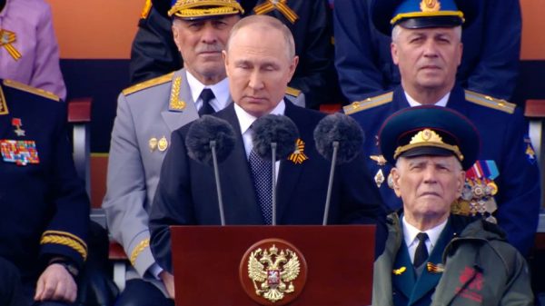 Un Putin nell'acqua: discorso senza contenuti pesano le perdite