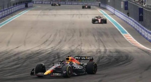 F1 al GP di Miami Leclerc ancora beffato da Verstappen