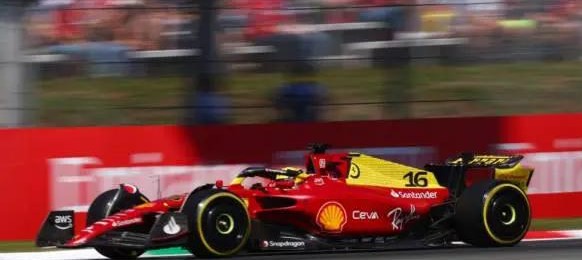 Leclerc imbottigliato dalla safety car dietro Verstappen