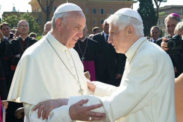 oni papali restano quelle di Celestino V rimasto in carica fino per cinque mesi nel 1294.