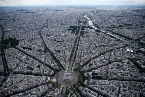 Parigi: il villaggio dei vicini che salva dalla disperazione delle città
