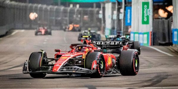 Resurrezione Ferrari Carlos Sainz stravince il Gp di Singapore
