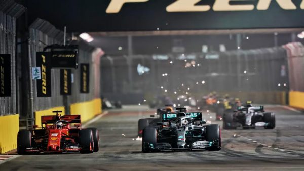Resurrezione Ferrari Carlos Sainz stravince il Gp di Singapore