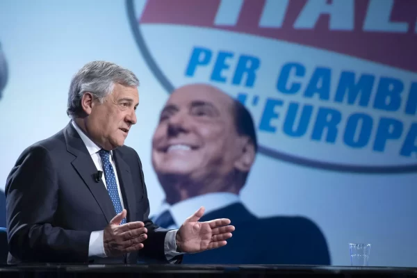 Per grazia ricevuta: Forza Italia in pellegrinaggio da Berlusconi