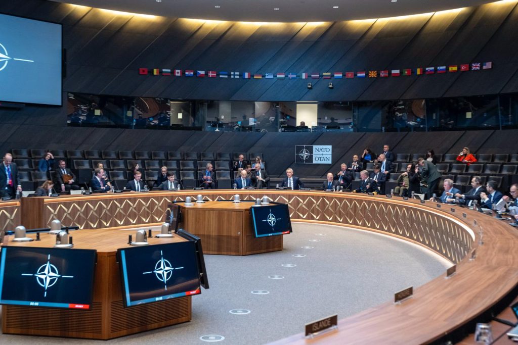 Il paradossale dibattito sulla Nato