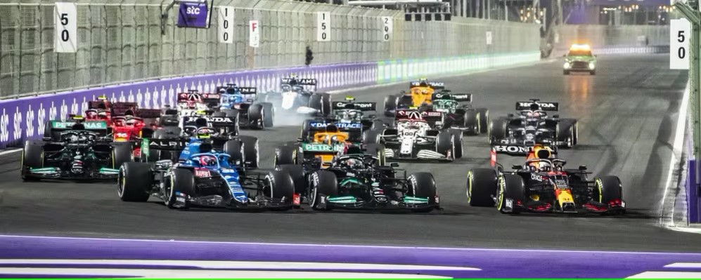 Il solito Verstappen mattatore e la solita Ferrari solo terza