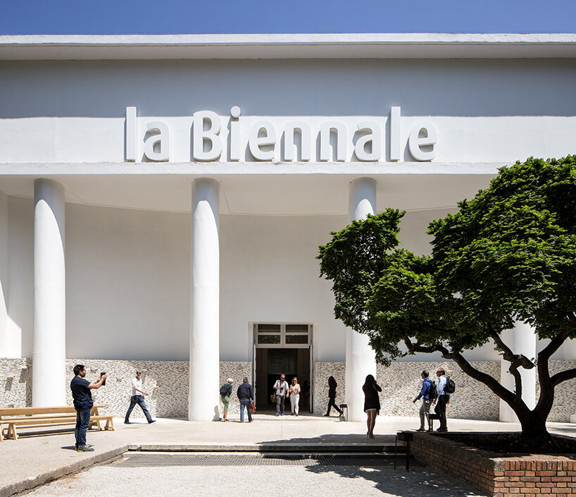 La Biennale di Venezia e l'arte di tornare indietro