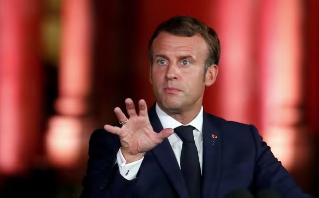 Macron: la Francia impedirà che Putin uccida anche l’Europa