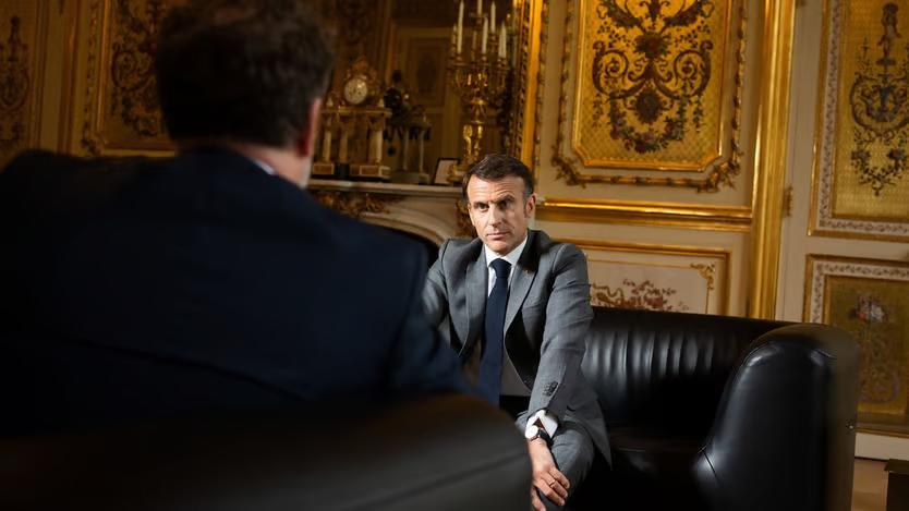 Macron: la Francia impedirà che Putin uccida anche l’Europa