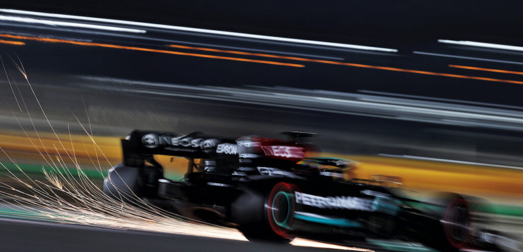 Verstappen in Qatar fa il deserto intorno alla Red Bull